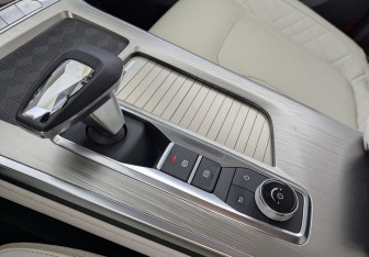 Подержанный автомобиль Exeed VX 2023 года (17 фото)