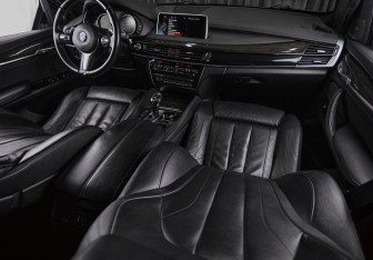 Подержанный автомобиль BMW X6 2014 года (25 фото)