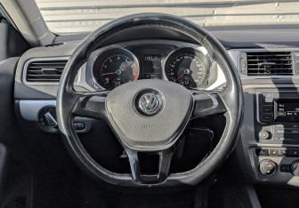 Подержанный автомобиль Volkswagen Jetta Sedan 2016 года (21 фото)