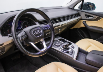 Подержанный автомобиль Audi Q7 2016 года (9 фото)
