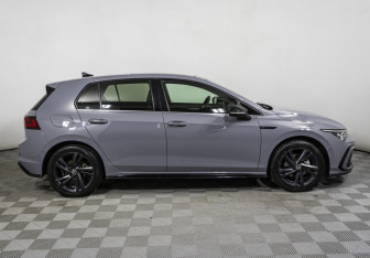 Подержанный автомобиль Volkswagen Golf Hatchback 2021 года (4 фото)