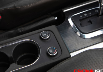 Подержанный автомобиль Nissan Pathfinder 2011 года (15 фото)