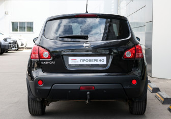 Подержанный автомобиль Nissan Qashqai 2008 года (6 фото)