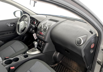Подержанный автомобиль Nissan Qashqai 2012 года (11 фото)