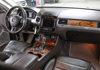 Подержанный автомобиль Volkswagen Touareg 2011 года (11 фото)