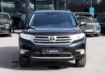 Подержанный автомобиль Toyota Highlander 2012 года (2 фото)