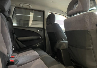 Подержанный автомобиль Mitsubishi Outlander 2005 года (12 фото)