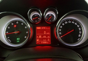 Подержанный автомобиль Opel Astra Wagon 2013 года (13 фото)