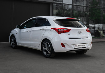 Подержанный автомобиль Hyundai i30 Hatchback 2016 года (6 фото)