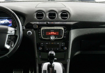 Подержанный автомобиль Ford S-MAX 2013 года (8 фото)
