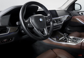 Подержанный автомобиль BMW X5 2019 года (14 фото)