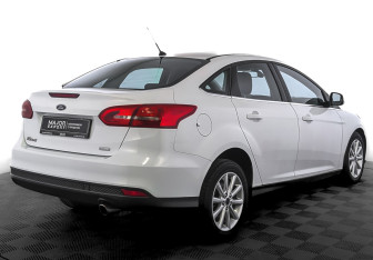 Подержанный автомобиль Ford Focus Sedan 2016 года (5 фото)
