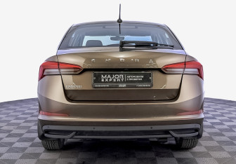 Подержанный автомобиль Skoda Rapid Liftback 2022 года (6 фото)