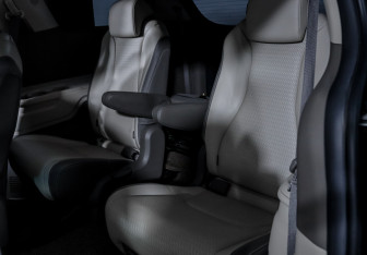 Подержанный автомобиль Kia Carnival 2020 года (16 фото)