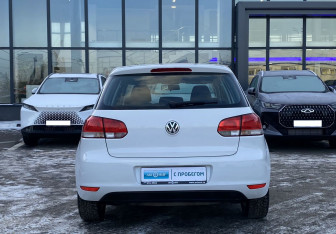 Подержанный автомобиль Volkswagen Golf Hatchback 2011 года (6 фото)
