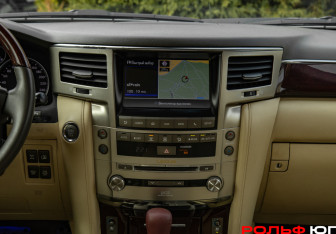 Подержанный автомобиль Lexus LX 2013 года (12 фото)