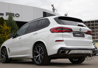 Подержанный автомобиль BMW X5 2019 года (34 фото)