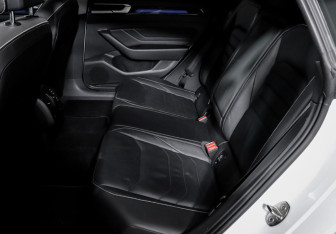 Подержанный автомобиль Volkswagen Arteon 2021 года (10 фото)