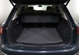 Подержанный автомобиль Volkswagen Touareg 2020 года (18 фото)