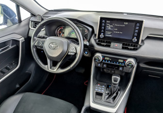 Подержанный автомобиль Toyota RAV4 2021 года (29 фото)