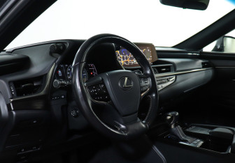Подержанный автомобиль Lexus ES 2021 года (13 фото)