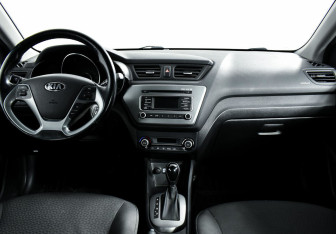 Подержанный автомобиль Kia Rio Hatchback 2016 года (6 фото)