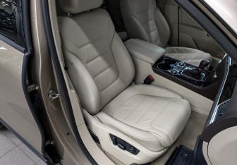 Подержанный автомобиль Volkswagen Touareg 2016 года (23 фото)