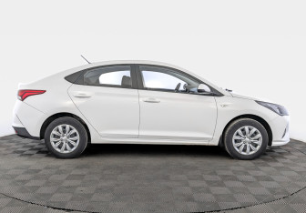 Подержанный автомобиль Hyundai Solaris Sedan 2021 года (4 фото)