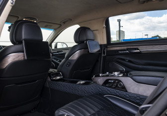 Подержанный автомобиль Genesis G90 2021 года (16 фото)