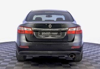 Подержанный автомобиль Renault Latitude 2013 года (6 фото)