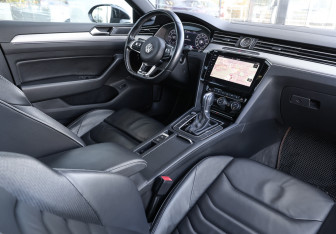 Подержанный автомобиль Volkswagen Arteon 2018 года (10 фото)
