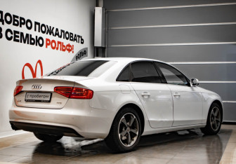 Подержанный автомобиль Audi A4 Sedan 2015 года (4 фото)