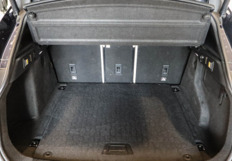 Подержанный автомобиль Jaguar F-Pace 2016 года (28 фото)