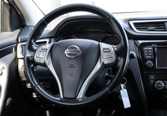 Подержанный автомобиль Nissan Qashqai 2014 года (17 фото)