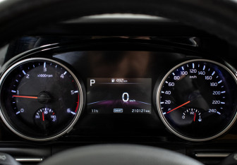Подержанный автомобиль Kia Carnival 2021 года (13 фото)