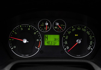 Подержанный автомобиль Ford Fusion 2006 года (13 фото)