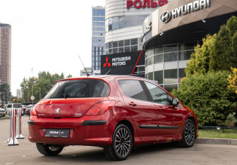 Подержанный автомобиль Peugeot 308 Hatchback 2008 года (4 фото)