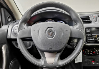 Подержанный автомобиль Renault Logan Sedan 2017 года (22 фото)
