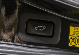 Подержанный автомобиль Toyota Land Cruiser Suv 2015 года (21 фото)