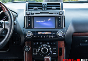 Подержанный автомобиль Toyota Land Cruiser Prado 2017 года (12 фото)