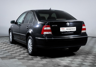 Подержанный автомобиль Volkswagen Jetta Sedan 2003 года (7 фото)