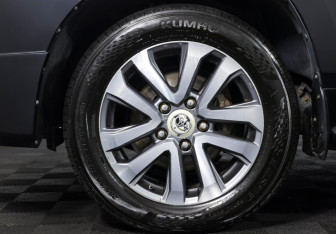 Подержанный автомобиль Toyota Land Cruiser Suv 2018 года (24 фото)