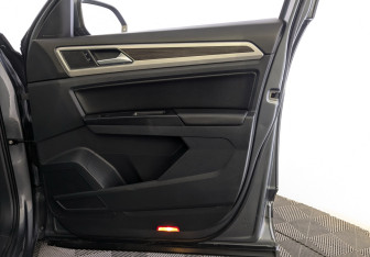 Подержанный автомобиль Volkswagen Teramont 2019 года (25 фото)