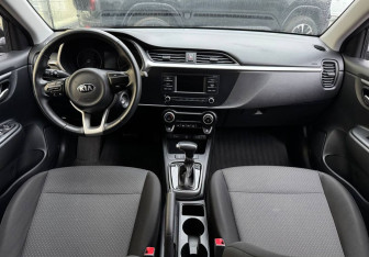 Подержанный автомобиль Kia Rio Hatchback 2021 года (9 фото)
