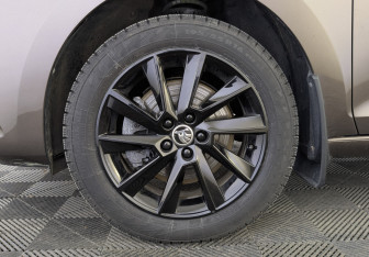 Подержанный автомобиль Skoda Rapid Liftback 2022 года (12 фото)