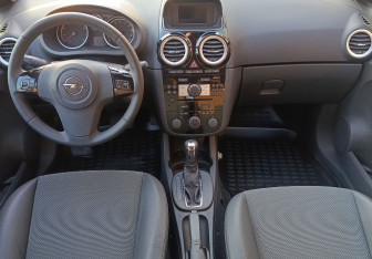 Подержанный автомобиль Opel Corsa 2010 года (11 фото)