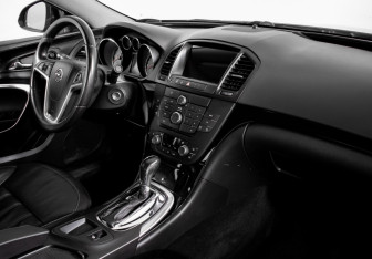 Подержанный автомобиль Opel Insignia Sedan 2011 года (10 фото)