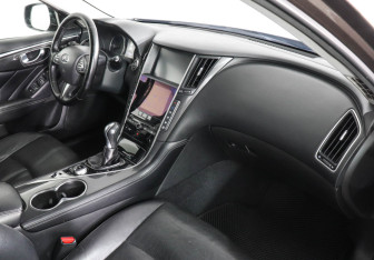 Подержанный автомобиль Infiniti Q50 2015 года (10 фото)