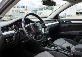 Подержанный автомобиль Skoda Superb Wagon 2012 года (9 фото)
