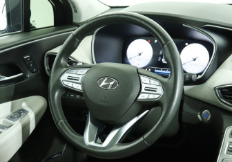Подержанный автомобиль Hyundai Santa Fe 2021 года (20 фото)